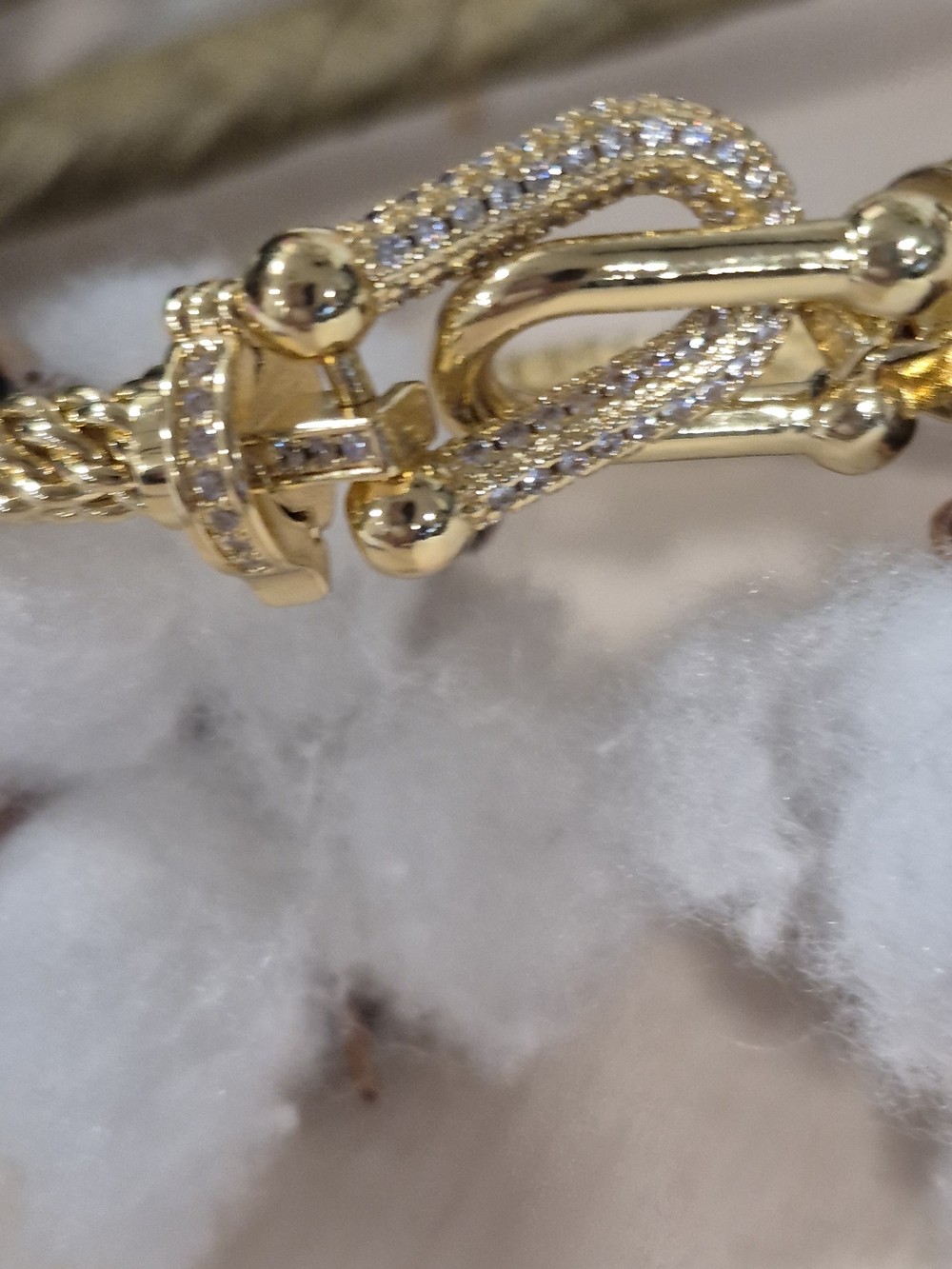 💛💛NEW💛💛 BEAUTIFUL!! CZ Pave Interlocking Buckle Bangle Bracelet In GOLD - Picture 11 of 15